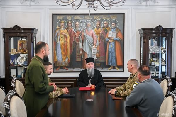 Предстоятель ПЦУ зустрівся з командирами українського бойового підрозділу