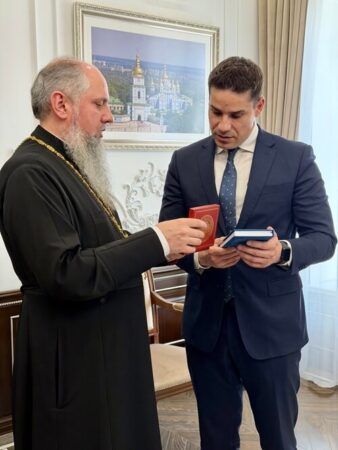 Предстоятель ПЦУ та український дипломат обговорили виклики воєнного часу