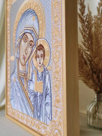 Торець та об'ємна дерев'яна рама вишитої ікони