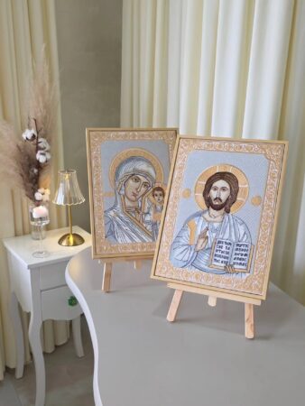 Вінчальна пара ікон ручної роботи на підставках